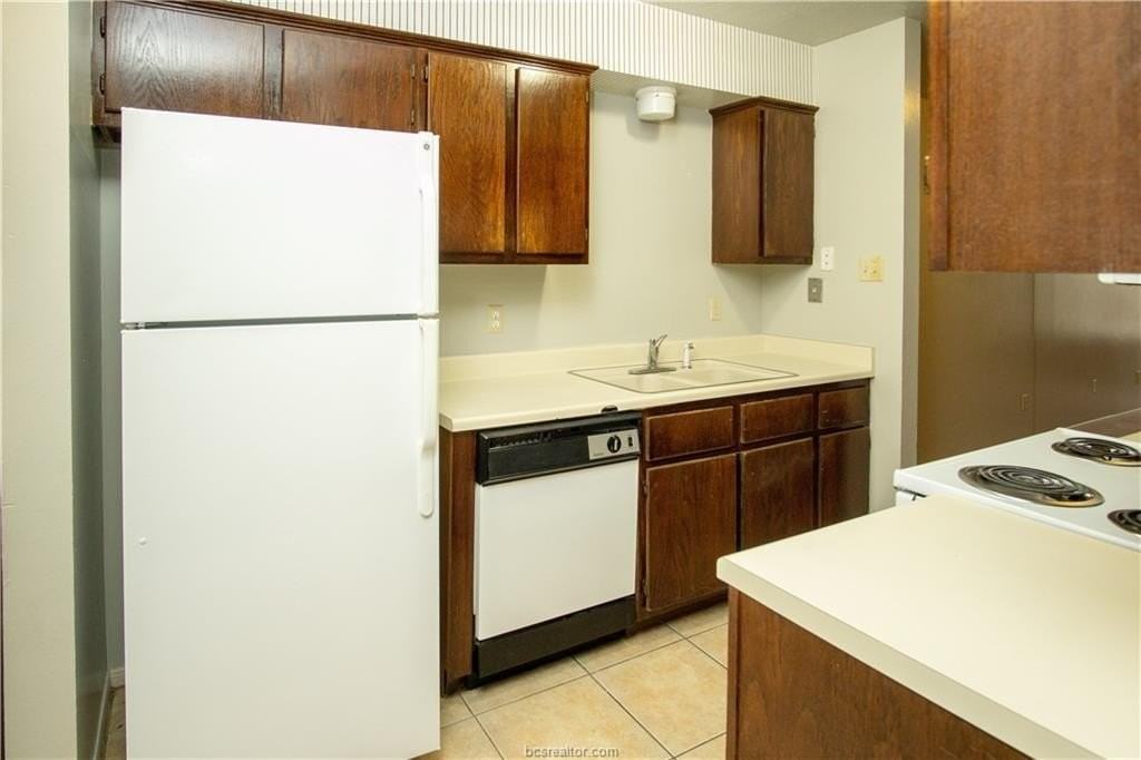 1801 Woodsman Dr #D - Photo 5 of 21