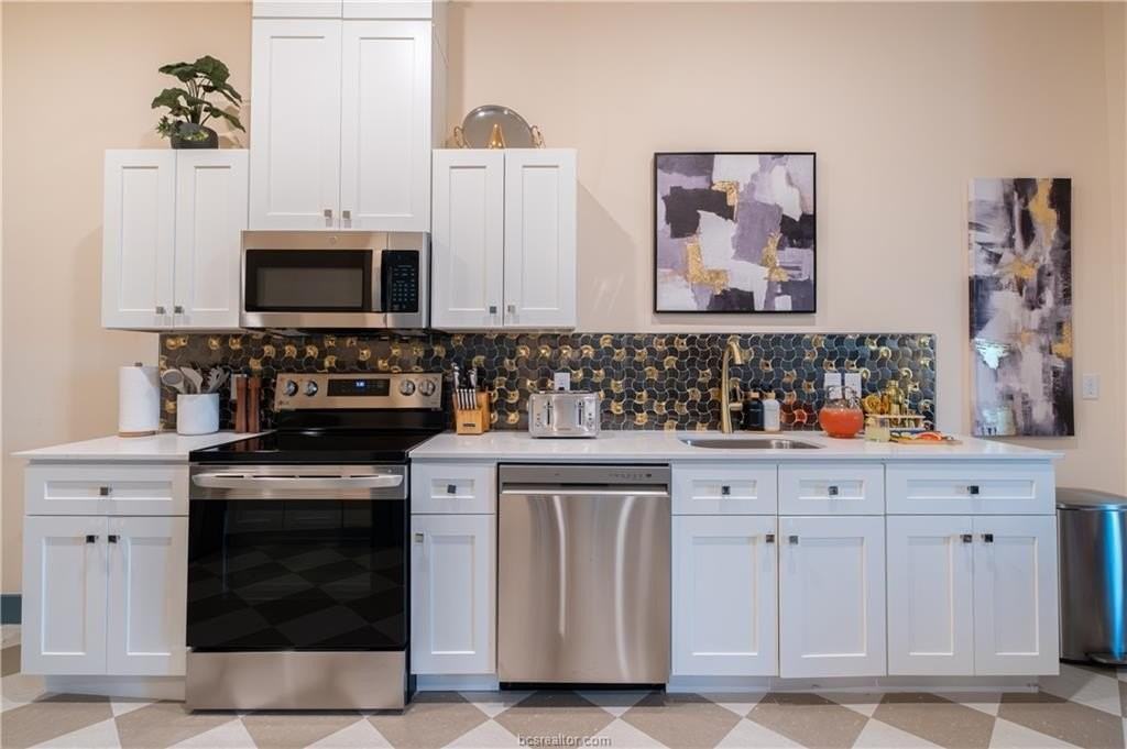 608 N Bryan Ave #224 - Photo 6 of 10