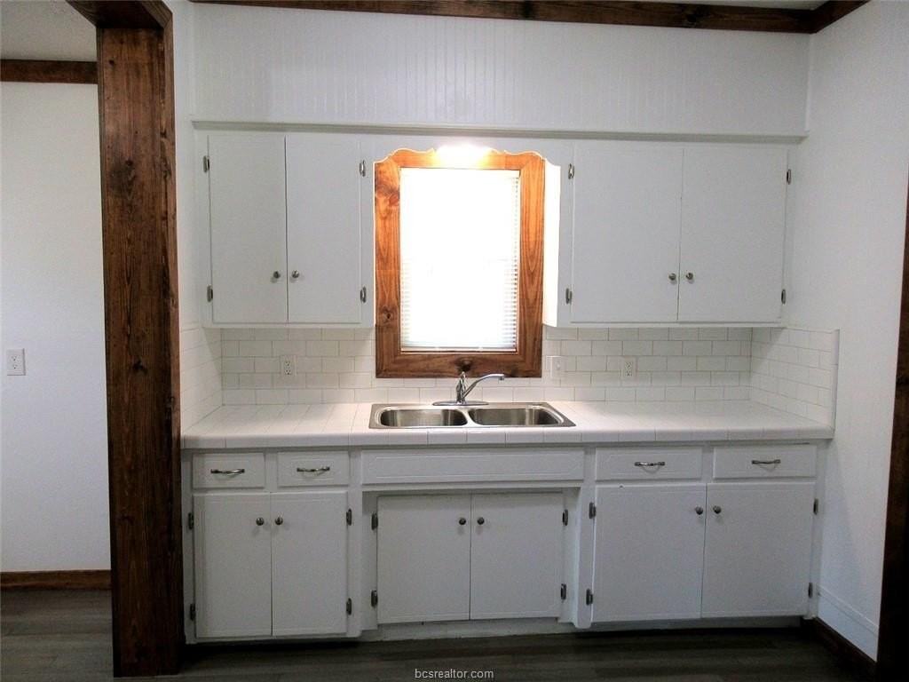 1601 W Main St - Photo 4 of 19