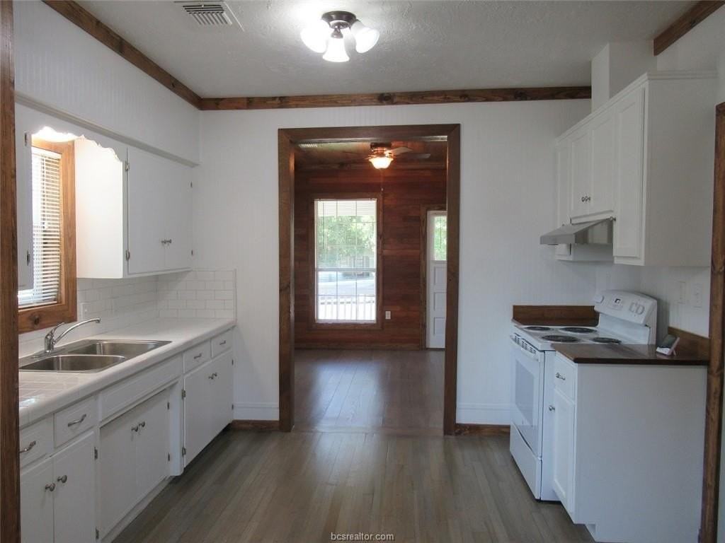 1601 W Main St - Photo 5 of 19