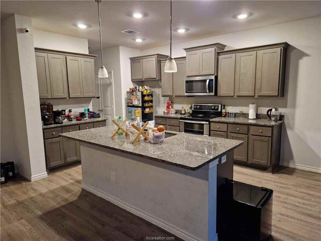 1920 Cartwright St - Photo 3 of 18