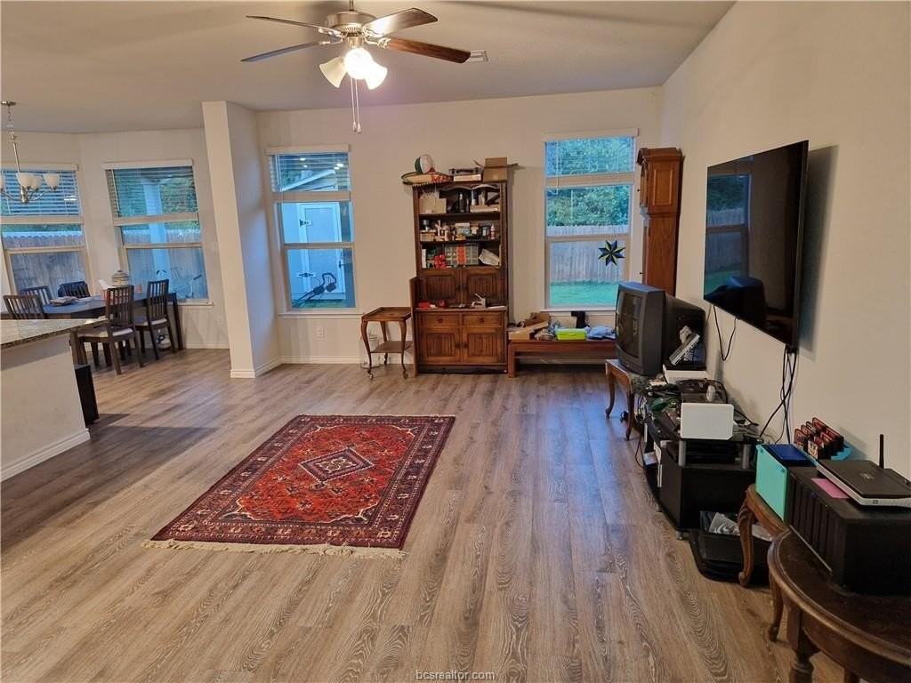 1920 Cartwright St - Photo 6 of 18