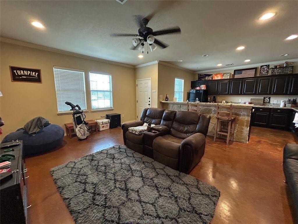 405 Baby Bear Dr - Photo 2 of 20
