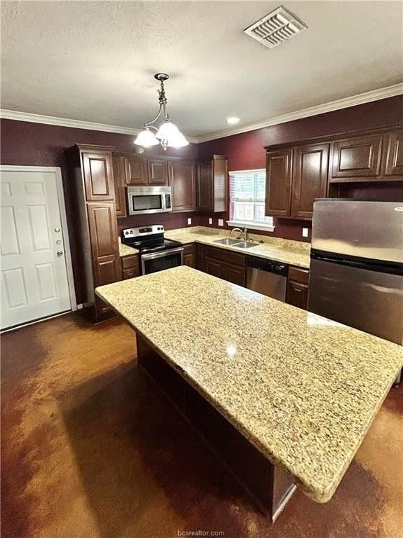 2477 Horse Shoe Dr - Photo 2 of 15
