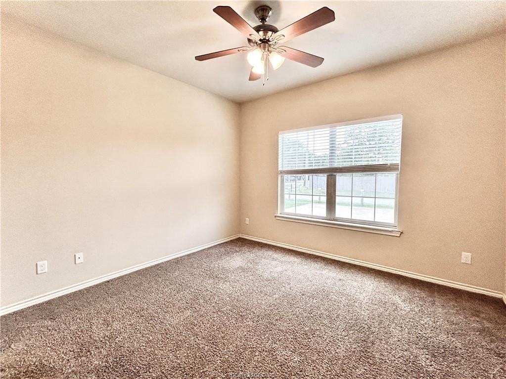 2477 Horse Shoe Dr - Photo 4 of 15