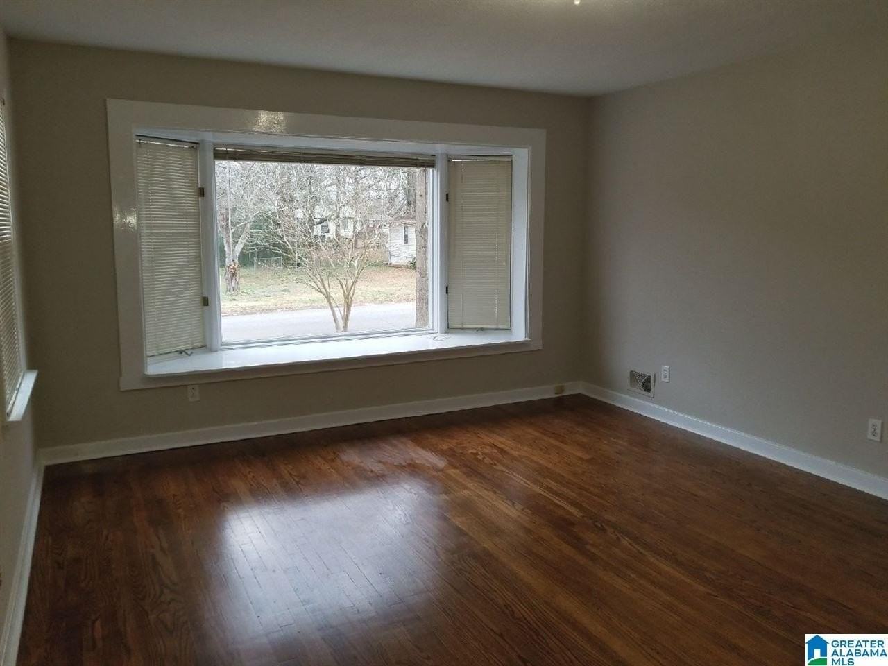 1218 Colonial Ave - Photo 4 of 14