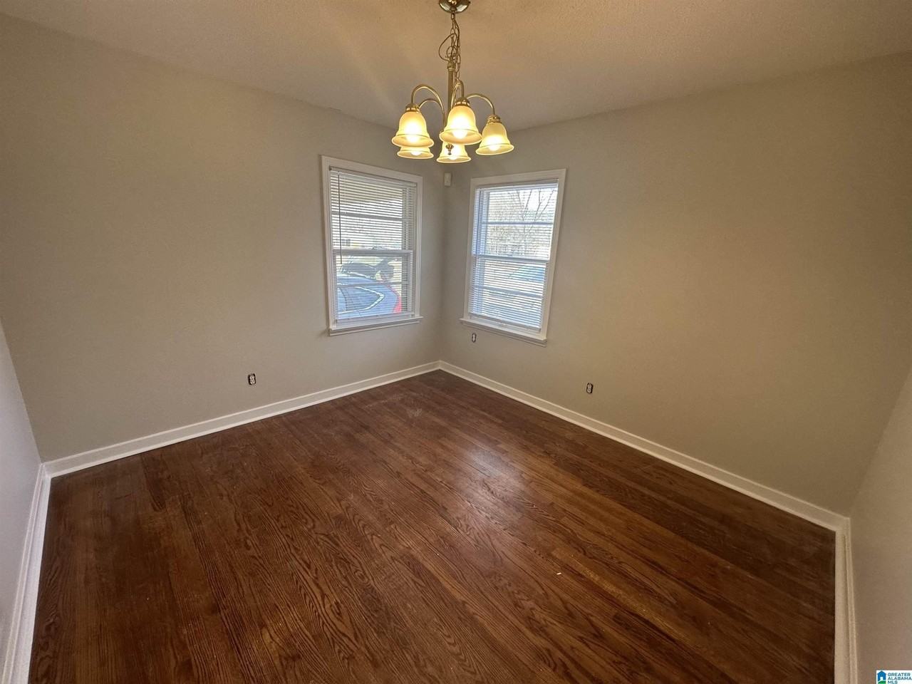 1218 Colonial Ave - Photo 5 of 14