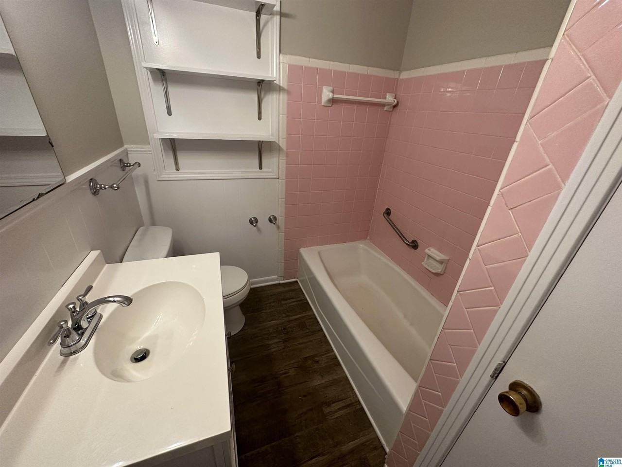 1218 Colonial Ave - Photo 7 of 14