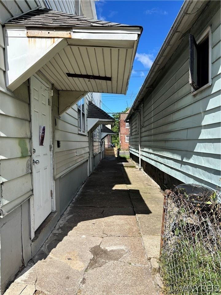 547 19th St - Photo 2 of 10