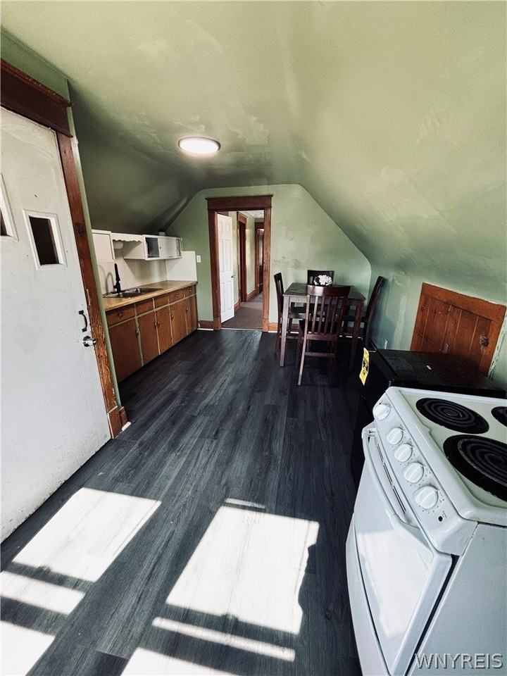 547 19th St - Photo 3 of 10