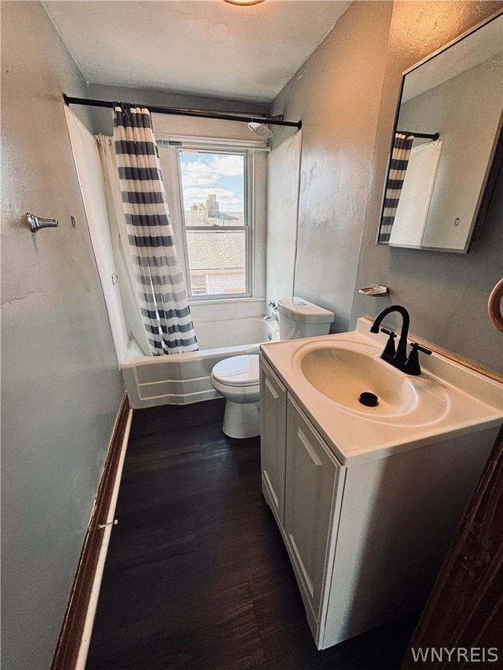 547 19th St - Photo 4 of 10