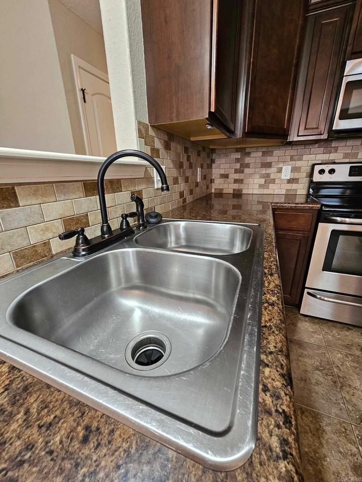1151 Meadows Dr - Photo 5 of 25