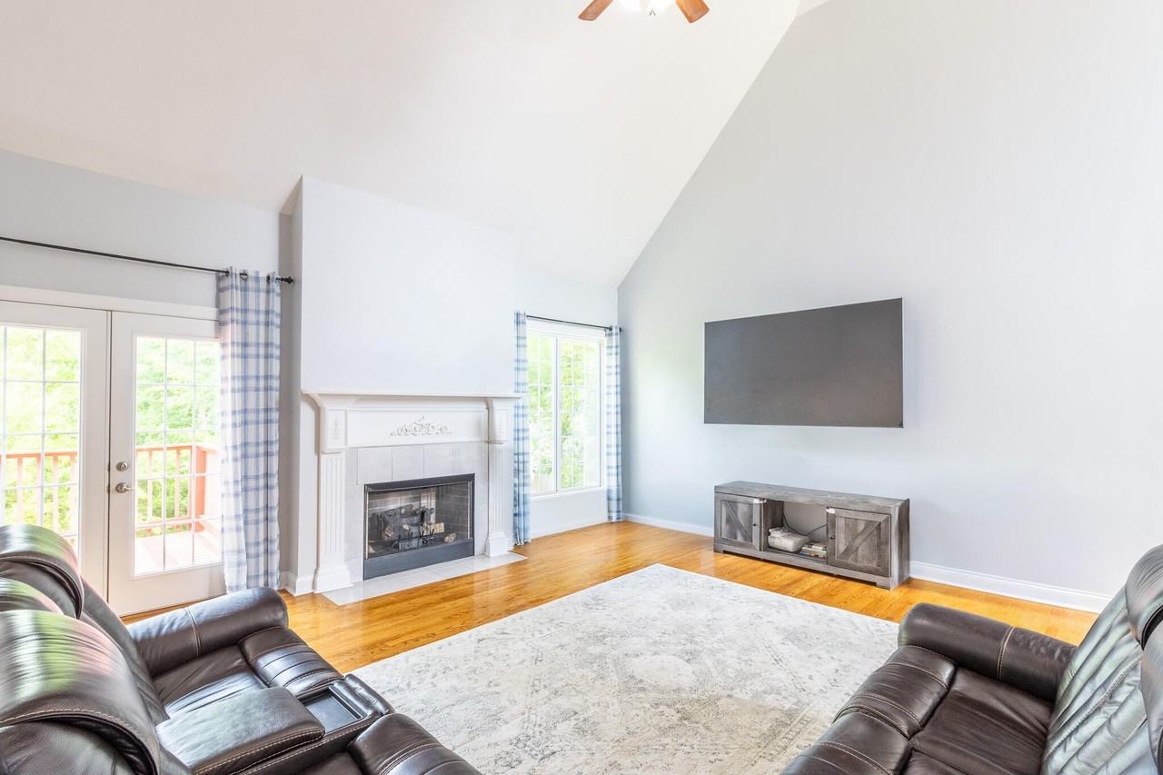 5553 Jonquil Ln - Photo 4 of 23