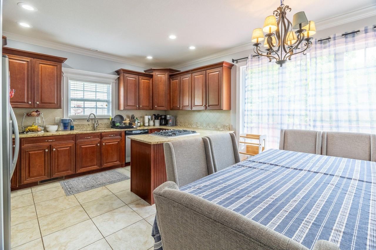 5553 Jonquil Ln - Photo 6 of 23