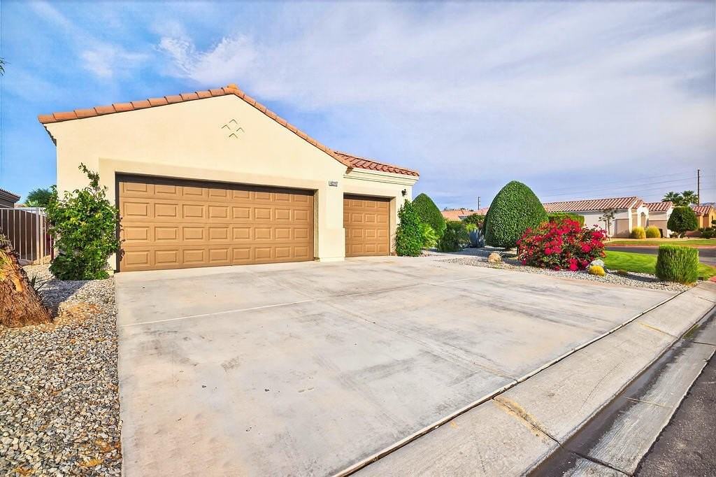 42217 Whisper Rock St - Photo 2 of 26