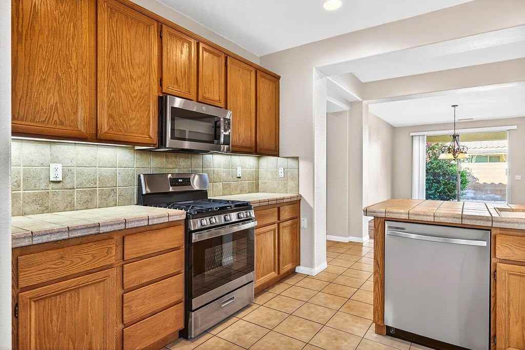 42217 Whisper Rock St - Photo 6 of 26