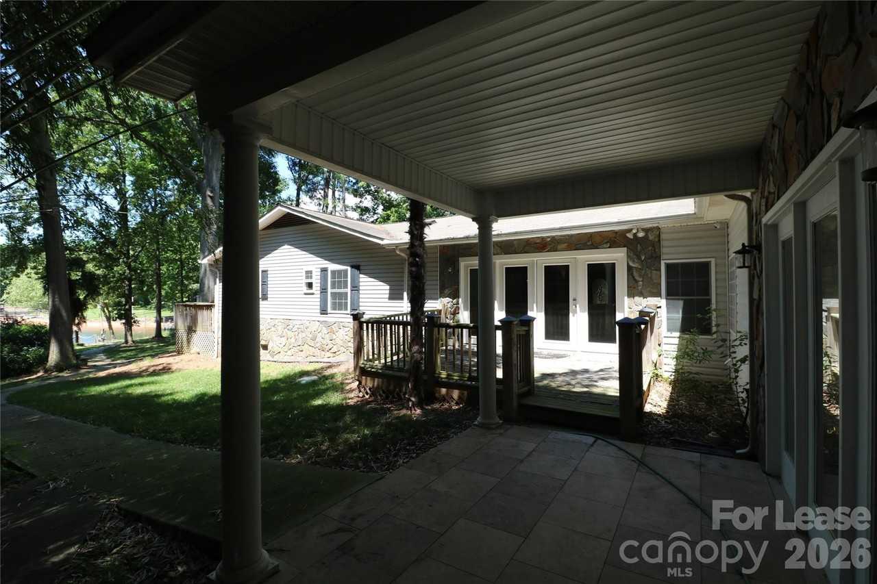 4589 Giles Ave - Photo 4 of 40