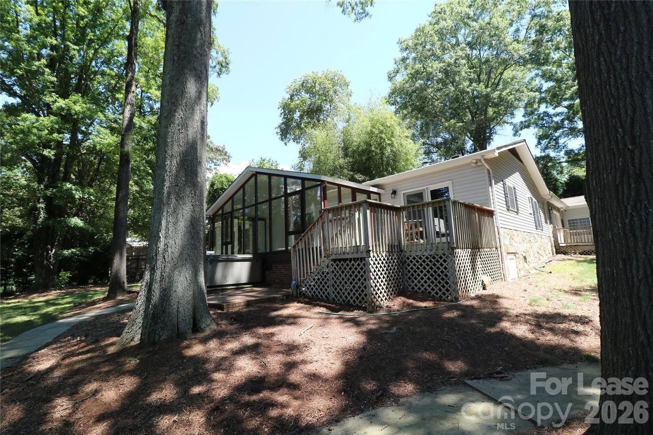 4589 Giles Ave - Photo 6 of 40