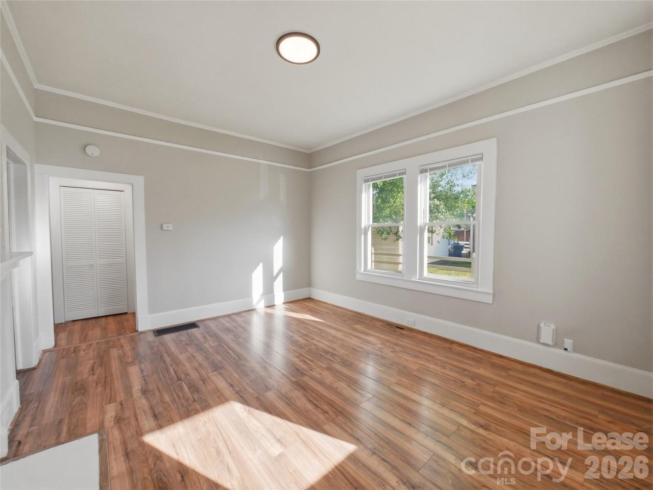 303 York Ave - Photo 2 of 17