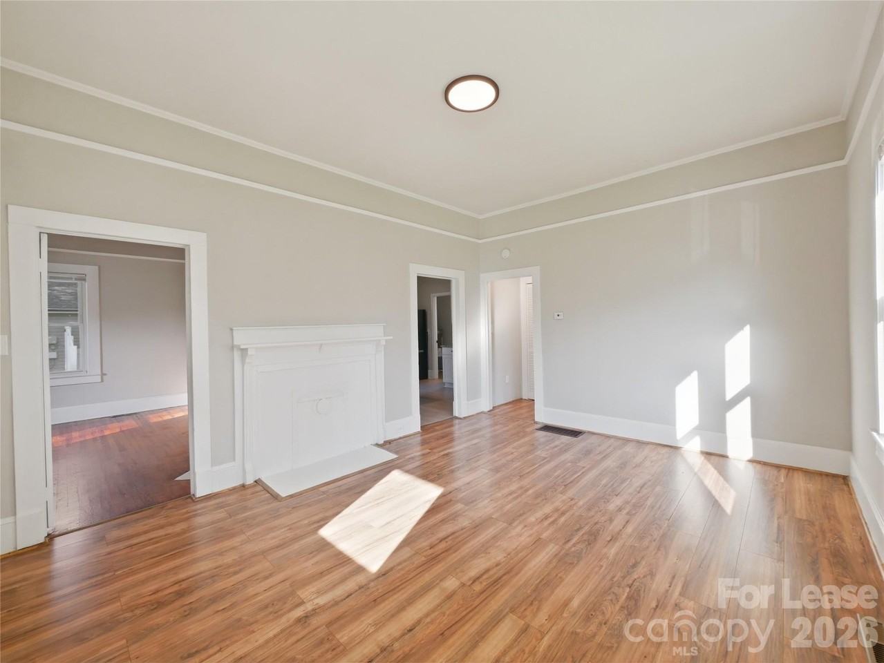 303 York Ave - Photo 3 of 17