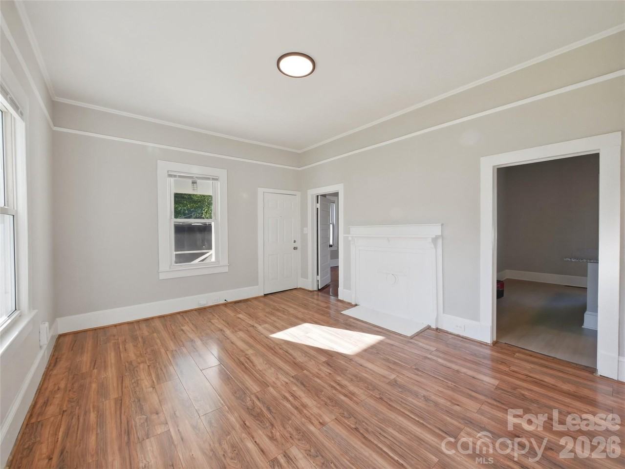 303 York Ave - Photo 4 of 17