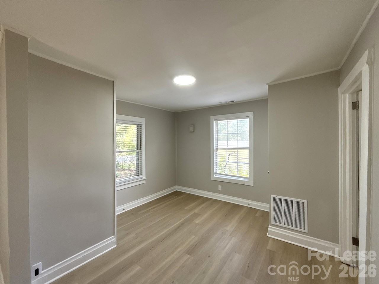 1120 N Ransom St - Photo 4 of 15