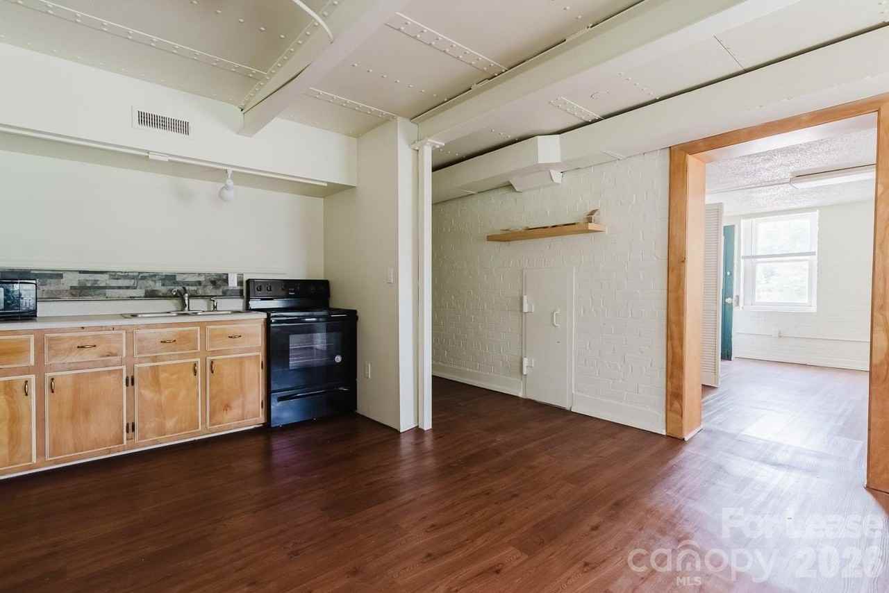 203 Liberty St W #2E - Photo 5 of 17