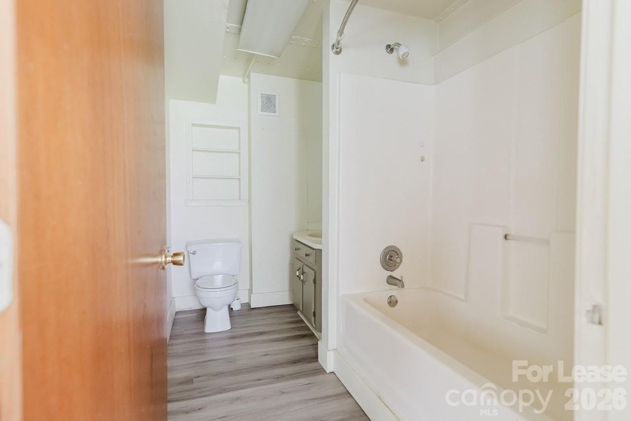 203 Liberty St W #2E - Photo 6 of 17