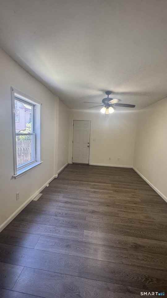 115 Denver Ave - Photo 3 of 12