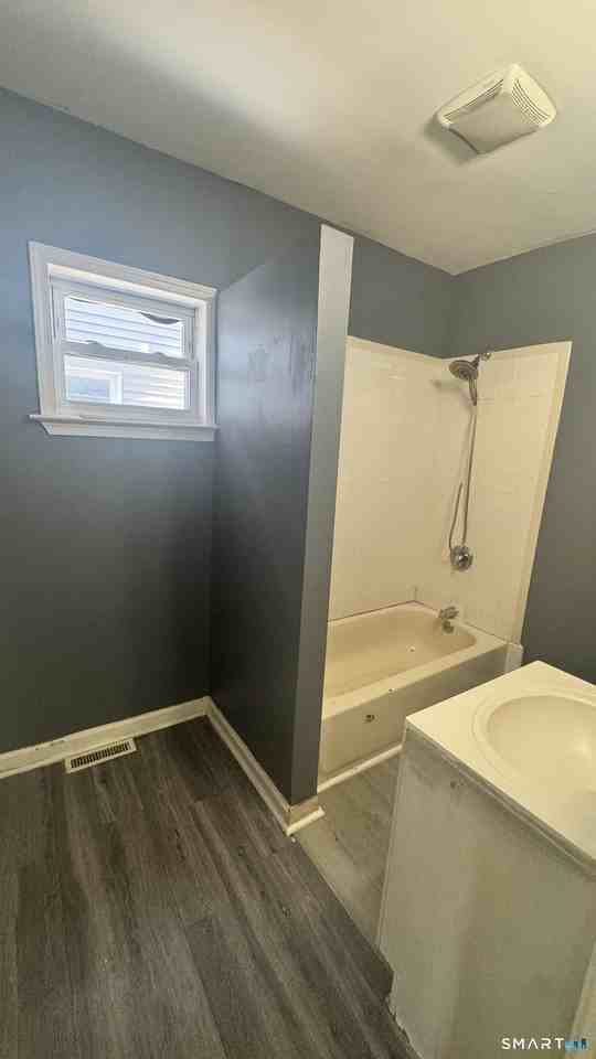 115 Denver Ave - Photo 4 of 12