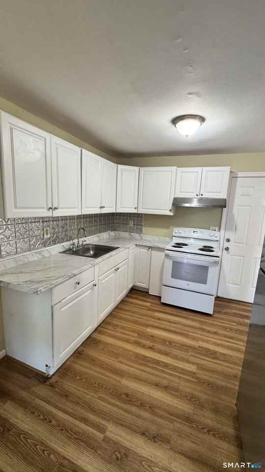 140 Forest Rd - Photo 4 of 16