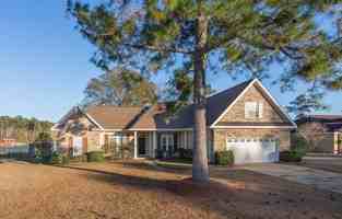 featured image of 206 Lakeside Dr