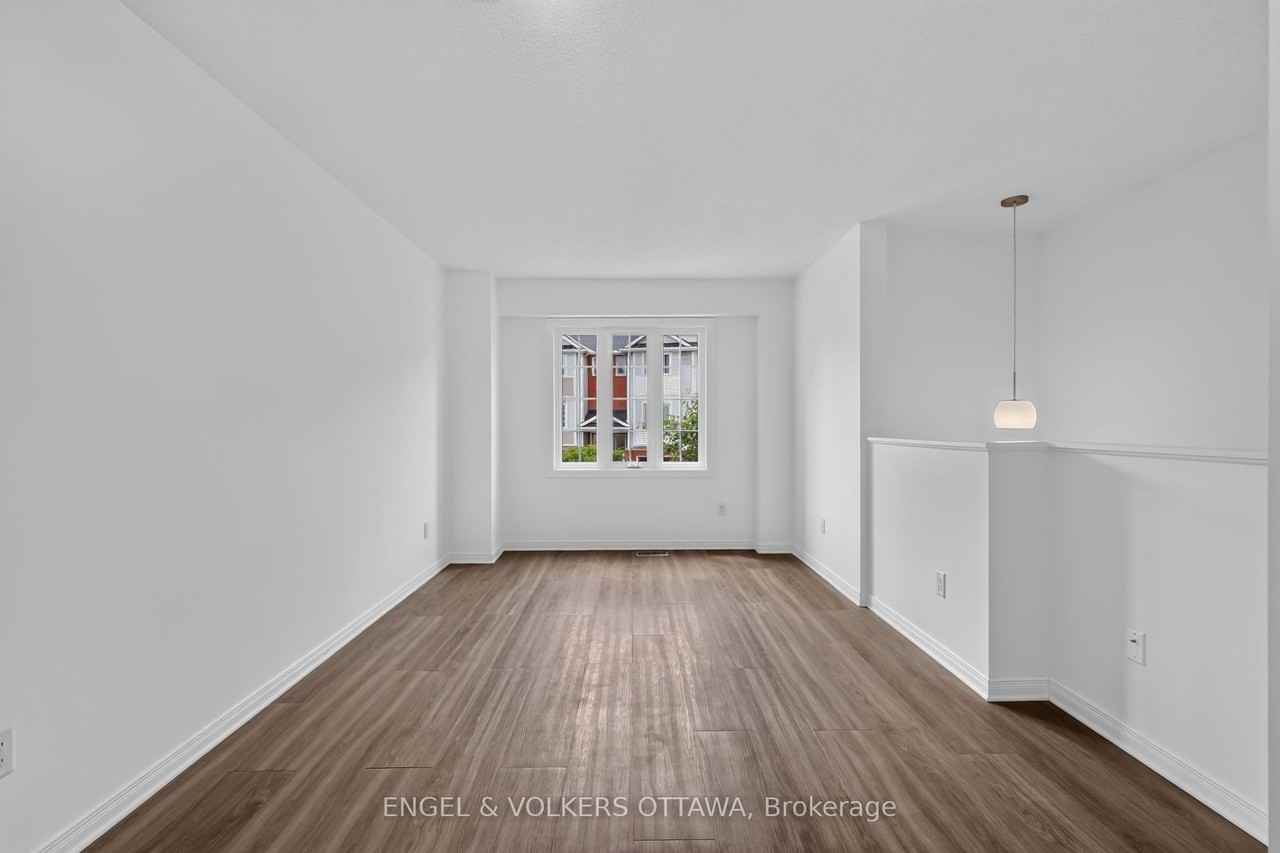104 Manhattan Cres - Photo 2 of 20