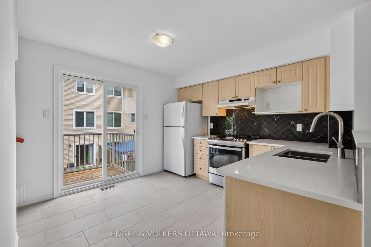 104 Manhattan Cres - Photo 5 of 20