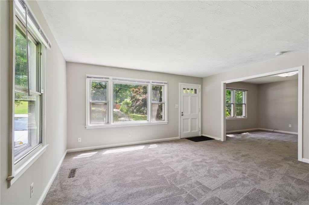 1682 Bridgeport Dr Ne - Photo 7 of 22