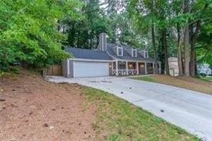 featured image of 135 Barrington Dr E