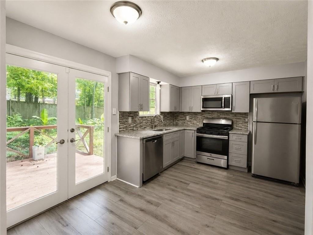 135 Barrington Dr E - Photo 2 of 15