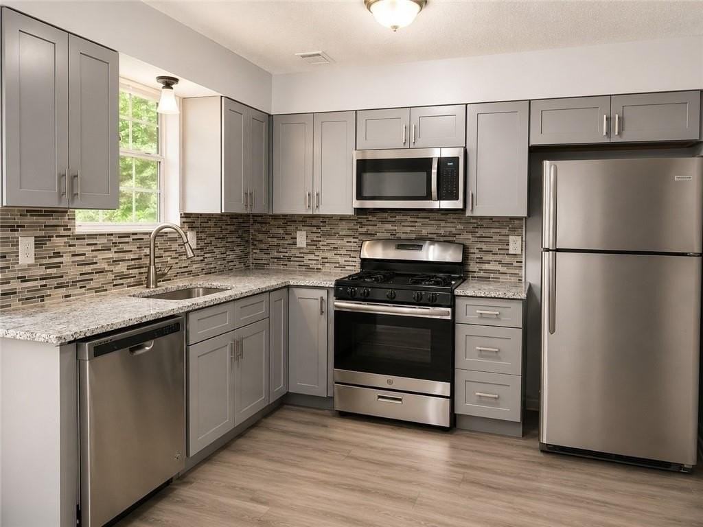 135 Barrington Dr E - Photo 3 of 15