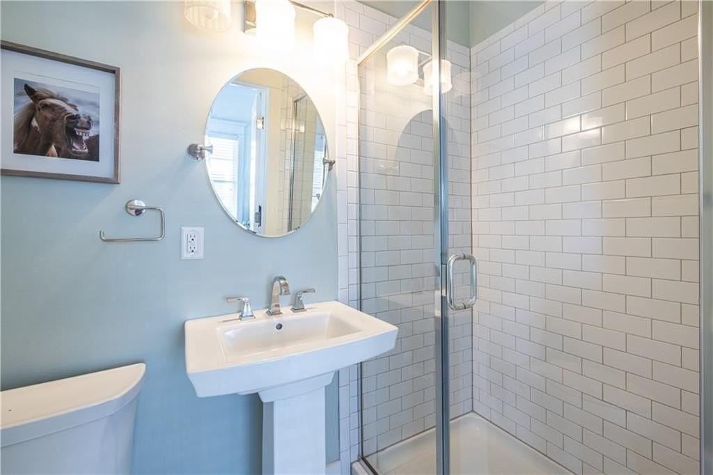 1002 Braeburn Ln - Photo 5 of 31