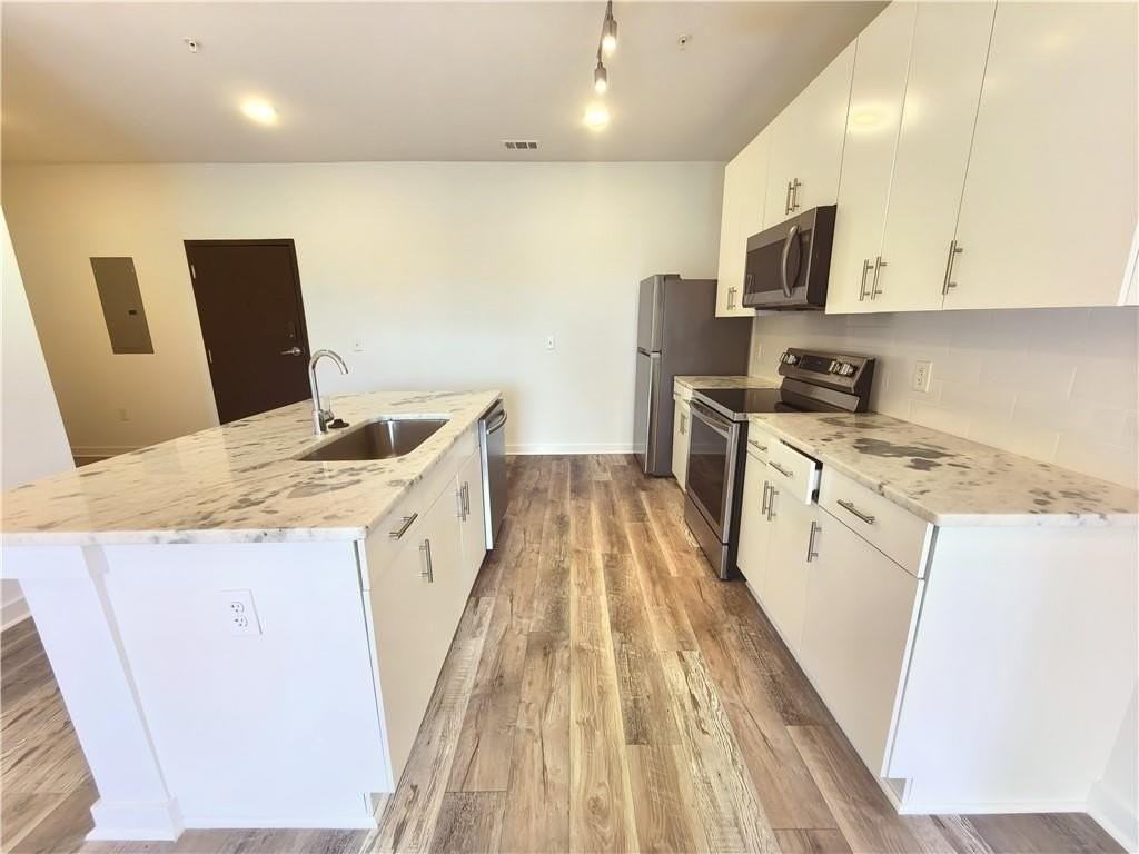 525 Parkway Dr #401 - Photo 7 of 30