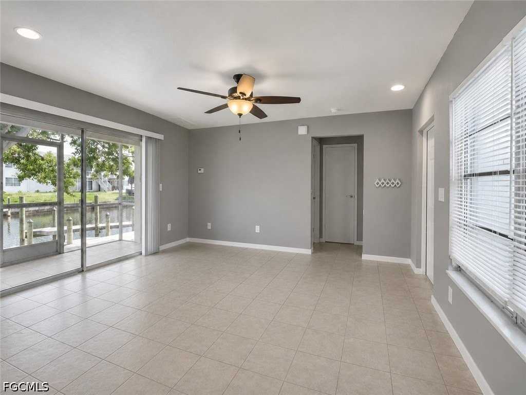 1107 Se 46th Ln #E - Photo 3 of 10