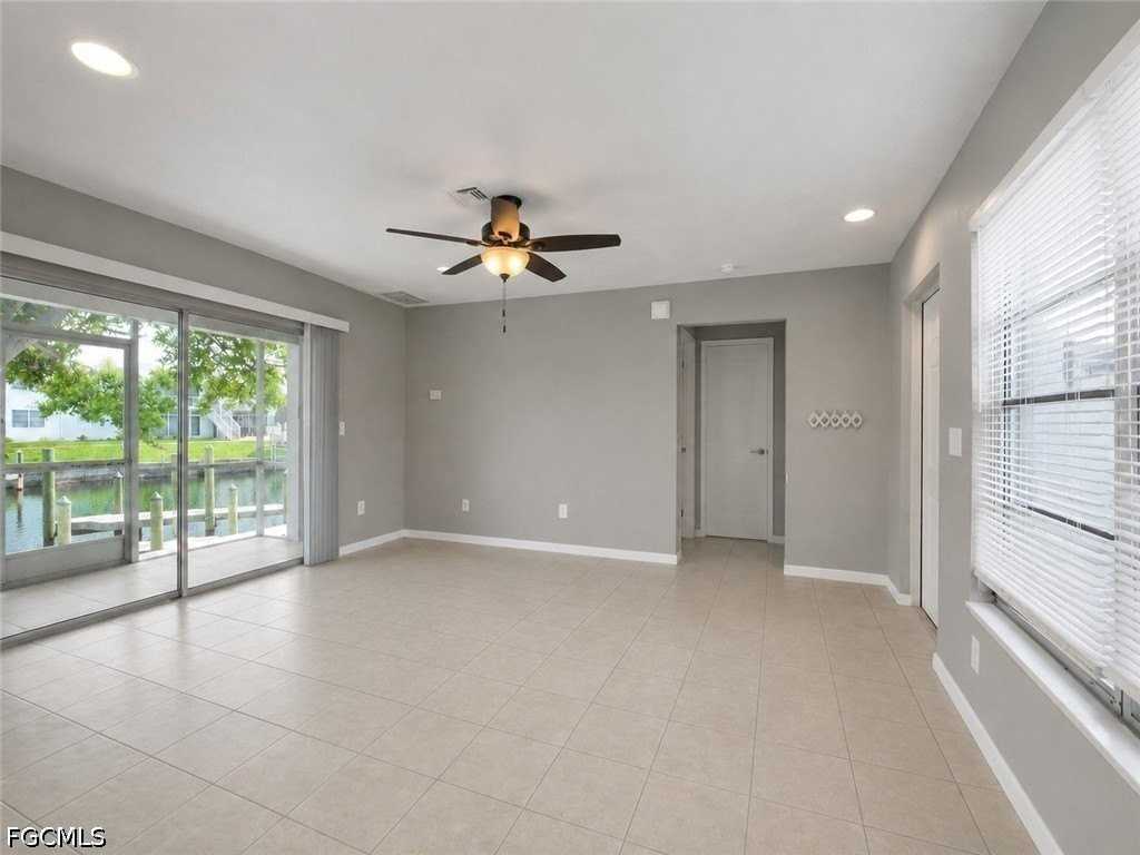 1107 Se 46th Ln #E - Photo 4 of 10