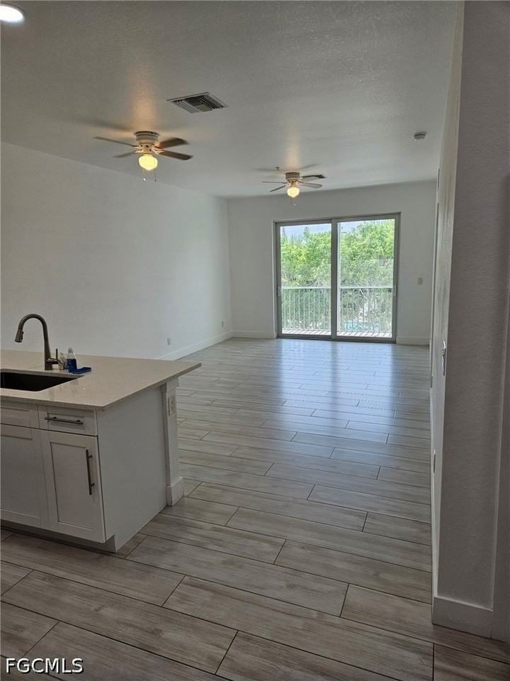 4425 Sw Santa Barbara Pl - Photo 4 of 10