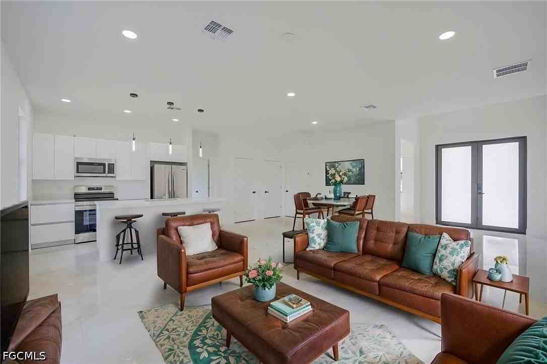 5905 Sunshine Blvd - Photo 4 of 20