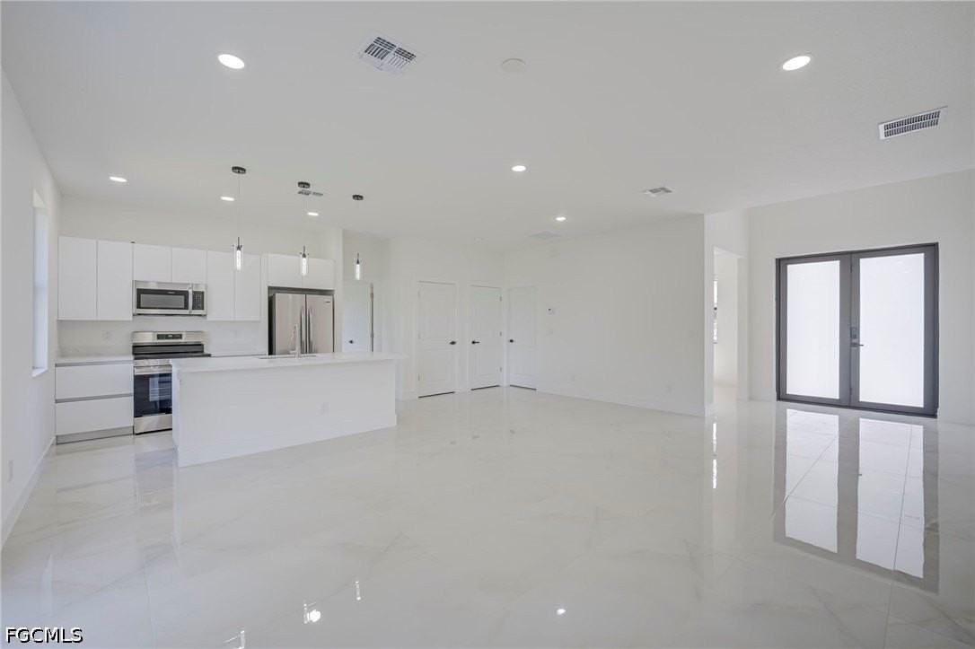 5905 Sunshine Blvd - Photo 5 of 20