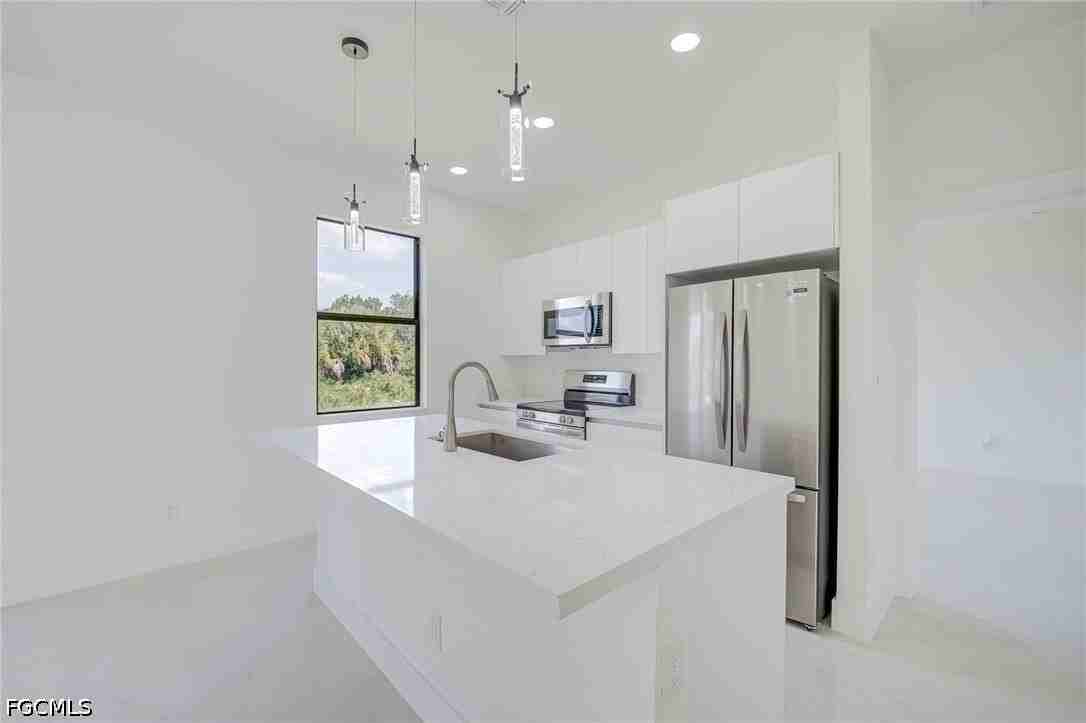 5905 Sunshine Blvd - Photo 6 of 20