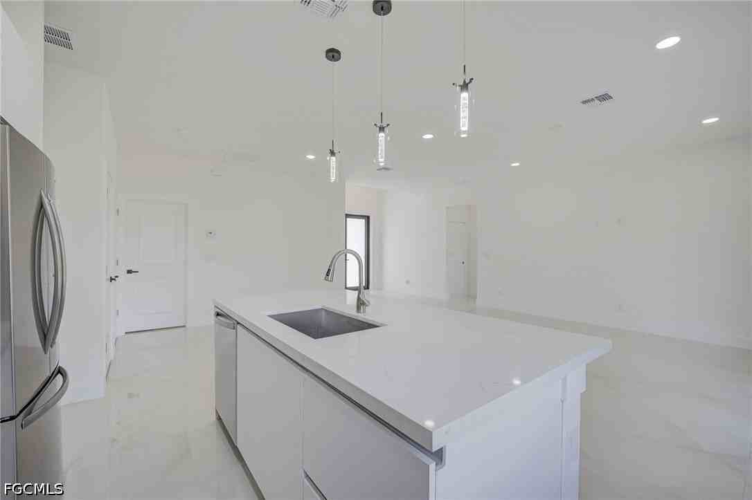 5905 Sunshine Blvd - Photo 7 of 20