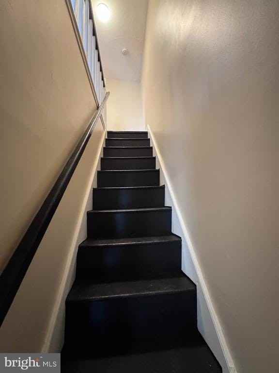105 W Union St - Photo 7 of 24