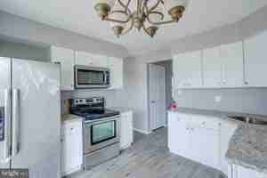 featured image of 101 Bayberry Ct
