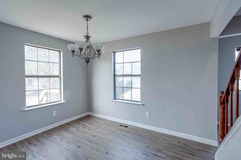 101 Bayberry Ct - Photo 4 of 27